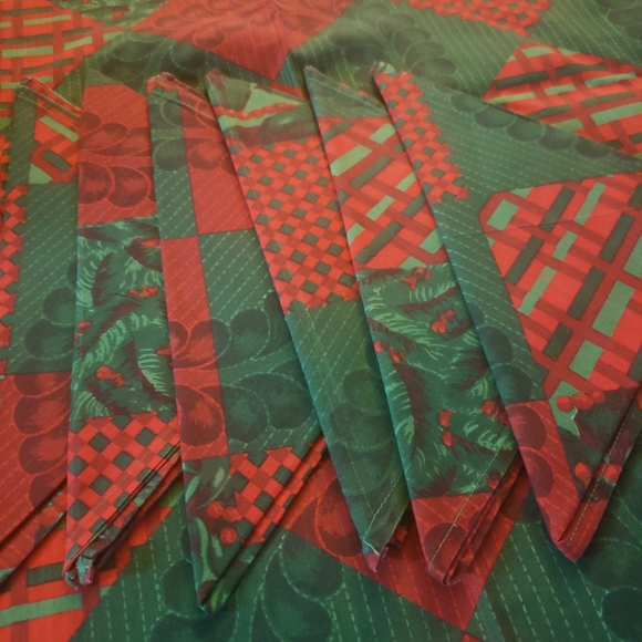 Gorgeous Christmas Table Linens for Extra Large Table - Picture 8 of 8